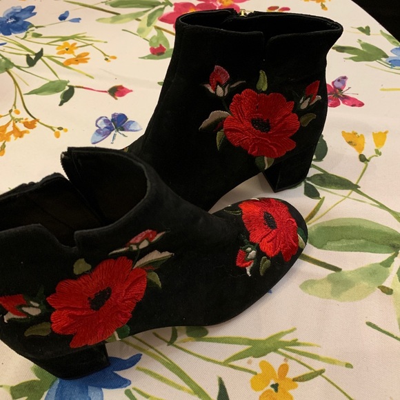 COPY - Kate Spade Floral Booties women’s size 5. - Picture 3 of 5